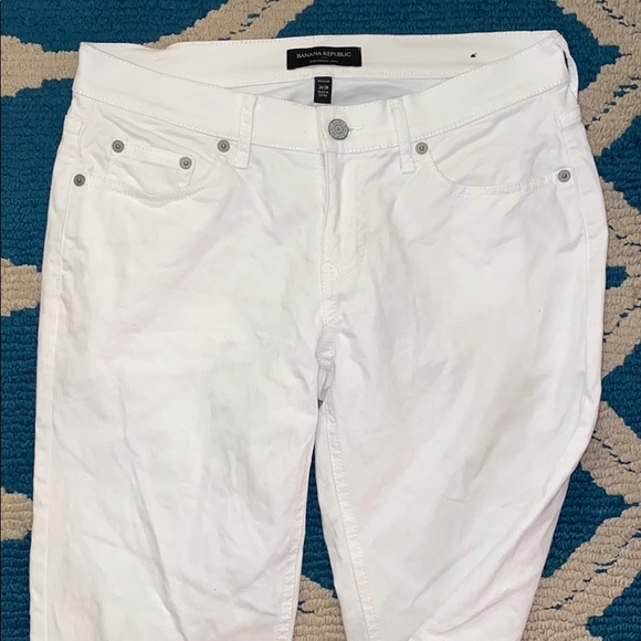 ✨BANANA REPUBLIC WHITE GIRLFRIEND JEANS SIZE 2 / 26✨ - Picture 2 of 9
